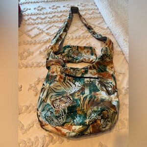 Vibrant 🐅 Tiger Animal Print Tote with Pouch😻